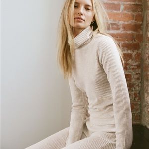 Aritzia Traverse Long sleeve
